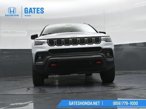 Used 2024 Jeep Compass Trailhawk AWD/4WD image 39