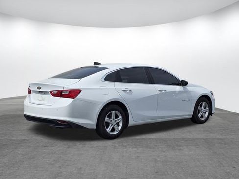 Used 2022 Chevrolet Malibu LS w/ Driver Confidence Package II FWD image 2