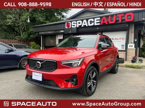 Used 2023 Volvo XC40 B5 Plus w/ Driver Assist Package image 1