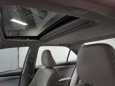 Used 2017 Toyota Camry XLE w/ Moonroof Package FWD image 17