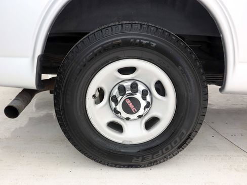 Used 2017 GMC Savana 3500 LT w/ LT Preferred Equipment Group image 28