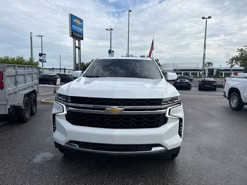 Used 2023 Chevrolet Suburban LS RWD image 2
