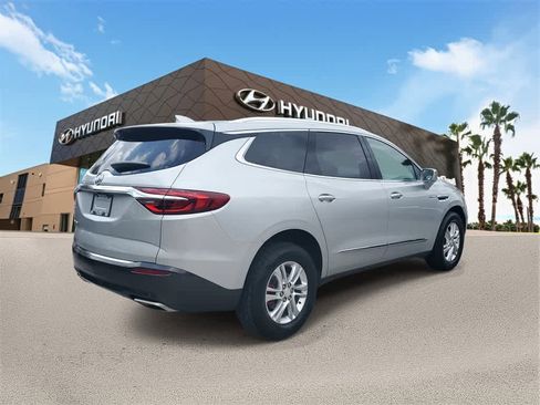 Used 2020 Buick Enclave Essence image 3