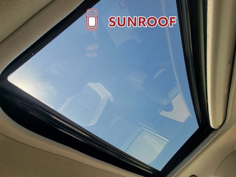 Used 2021 Toyota RAV4 XLE Premium image 30