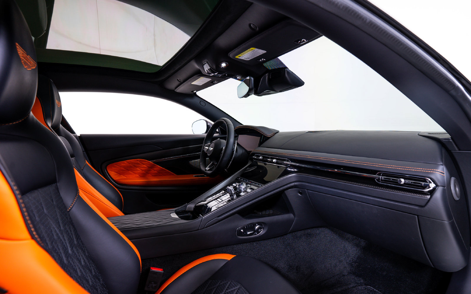 Used 2025 Aston Martin DB12 Coupe RWD image 22