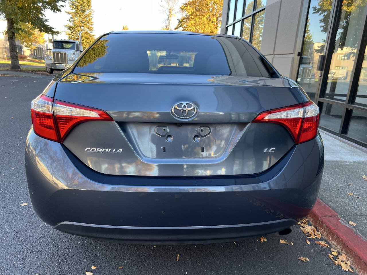 Used 2016 Toyota Corolla LE FWD image 4