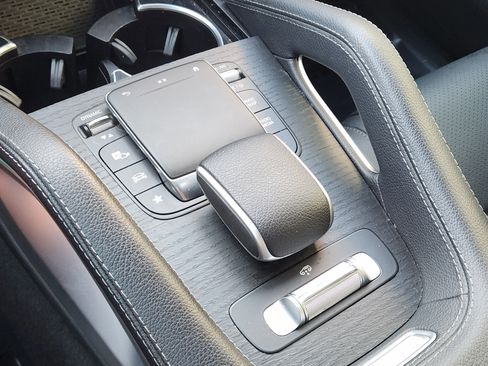 Used 2023 Mercedes-Benz GLS 450 4MATIC image 15