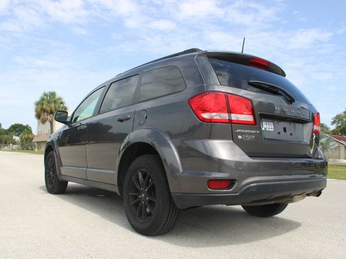 Used 2019 Dodge Journey SE w/ Connectivity Group FWD image 8