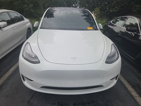 Used 2023 Tesla Model Y Performance AWD/4WD image 2