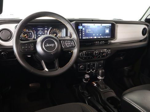Used 2024 Jeep Gladiator Sport AWD/4WD image 2