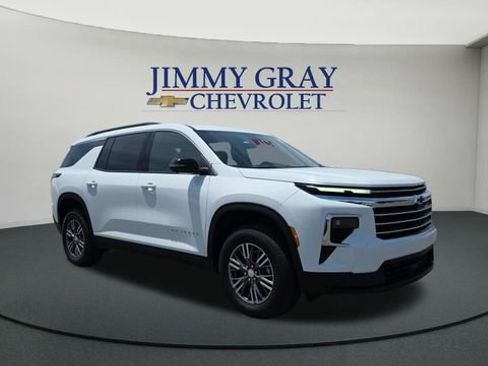 Used 2026 Chevrolet Traverse LT w/ Driver Confidence Package FWD image 7