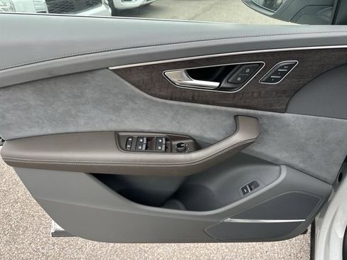 Used 2022 Audi Q8 Prestige image 21