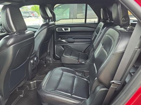 Used 2020 Ford Explorer XLT w/ Equipment Group 202A image 7