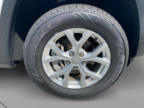 Used 2023 Jeep Grand Cherokee Limited AWD/4WD image 9