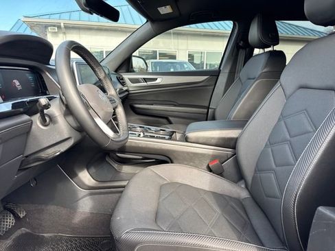 Used 2024 Volkswagen Atlas Cross Sport SE image 11