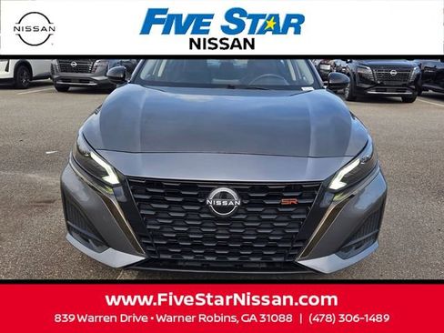 Used 2024 Nissan Altima 2.5 SR FWD image 2