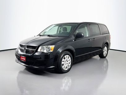 Used 2019 Dodge Grand Caravan SE w/ UConnect Hands-Free Group