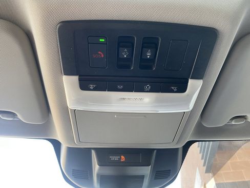 Used 2021 Nissan Rogue SL w/ Premium Package image 42