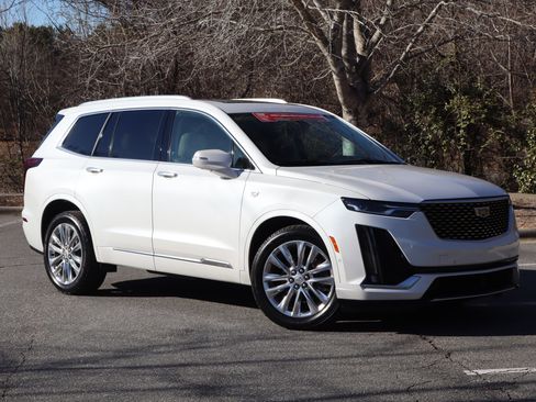 Used 2020 Cadillac XT6 Premium Luxury image 2