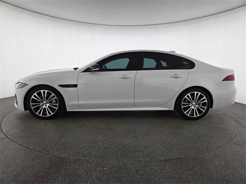 Certified 2024 Jaguar XF R-Dynamic SE image 6