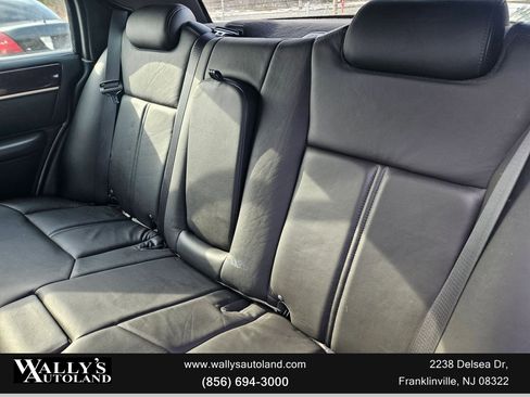 Used 2011 Lincoln Town Car Signature L image 24