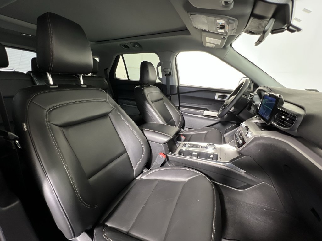 Used 2022 Ford Explorer XLT w/ Equipment Group 202A AWD/4WD image 26