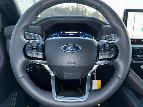 New 2026 Ford Explorer Platinum w/ LUX Leather Package image 19