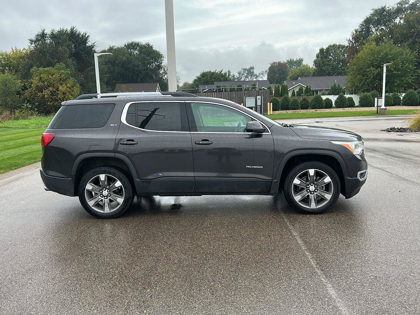 Used 2018 GMC Acadia SLT AWD/4WD image 2