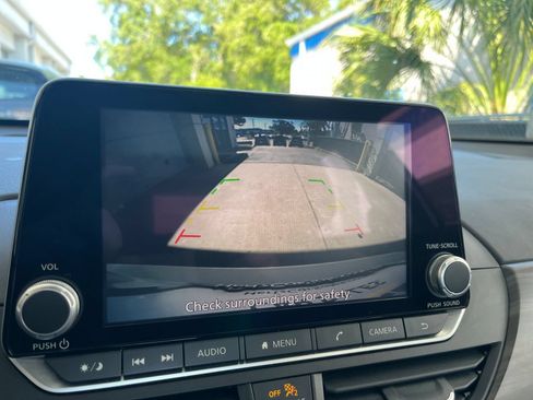Used 2025 Nissan Altima 2.5 SV FWD image 24