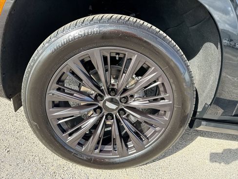 Used 2025 Cadillac Escalade ESV Sport w/ LPO, ONYX Package AWD/4WD image 19