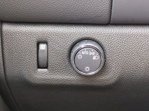 Used 2022 Chevrolet Colorado LT w/ Fleet Safety Package image 21