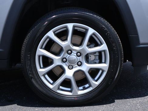 Used 2023 Jeep Compass Latitude w/ Sun and Sound Group AWD/4WD image 25