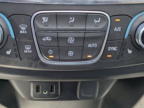 Used 2019 Chevrolet Traverse LT w/ LT Premium Package FWD image 25
