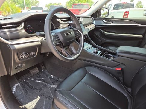 Used 2023 Jeep Grand Cherokee L Limited AWD/4WD image 30