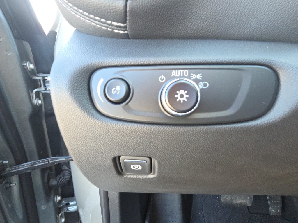 Used 2023 Chevrolet Blazer LT w/ Sound & Technology Package FWD image 20