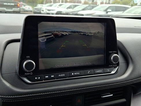 Used 2024 Nissan Rogue SV image 22