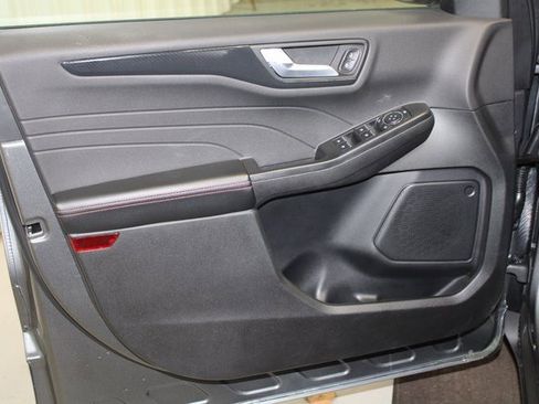 Used 2025 Ford Escape ST-Line image 9