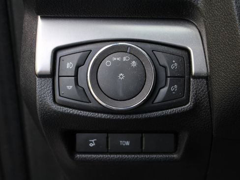 Used 2018 Ford Explorer XLT w/ Equipment Group 201A AWD/4WD image 9