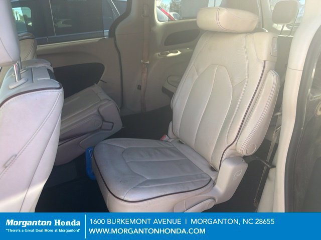 Used 2017 Chrysler Pacifica Limited FWD image 7