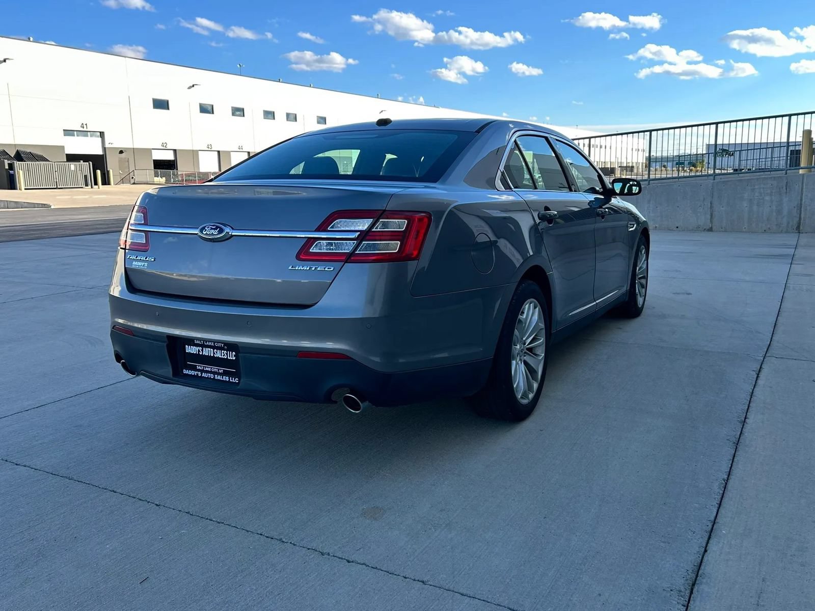 Used 2013 Ford Taurus Limited FWD image 5
