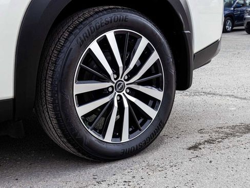 Used 2024 Nissan Pathfinder Platinum image 8