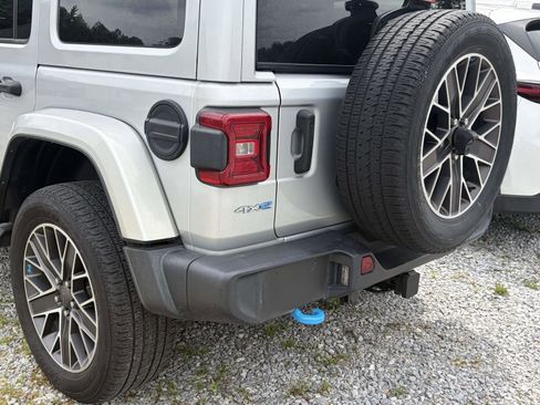Used 2023 Jeep Wrangler Unlimited Sahara w/ Cold Weather Group AWD/4WD image 9