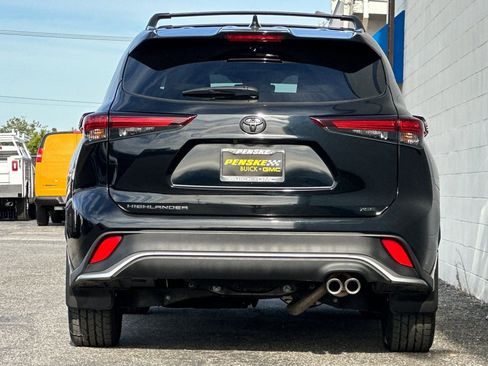 Used 2024 Toyota Highlander XSE FWD image 5