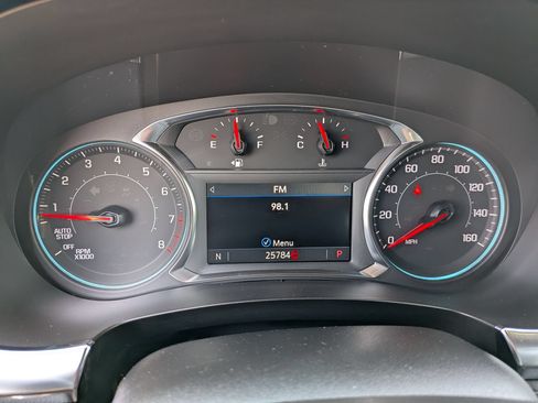 Used 2023 Chevrolet Traverse LT FWD image 10