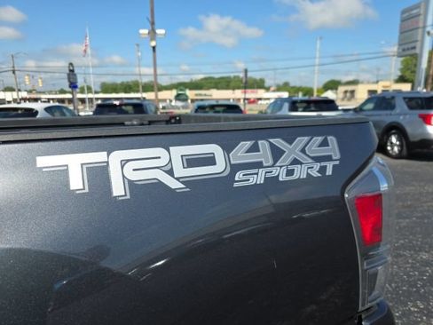 Used 2021 Toyota Tacoma TRD Sport AWD/4WD image 39