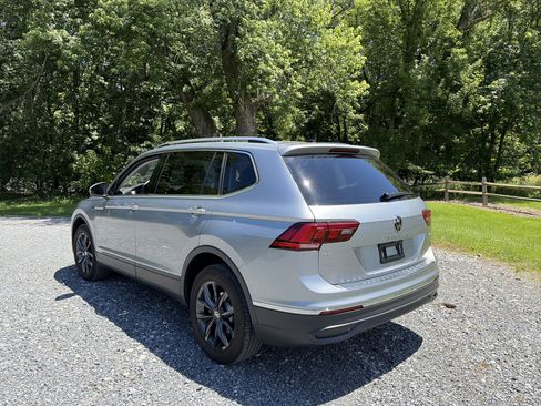 Used 2024 Volkswagen Tiguan SE w/ Panoramic Sunroof Package AWD/4WD image 7