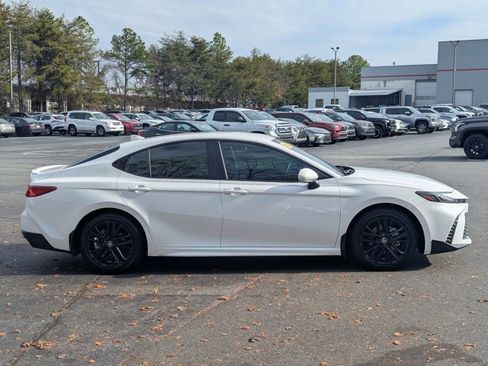 Used 2025 Toyota Camry SE image 8