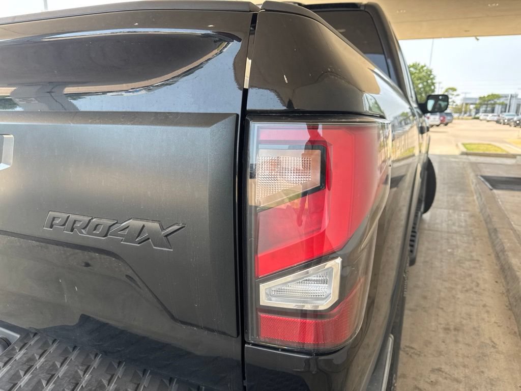 Used 2021 Nissan Titan PRO-4X w/ Pro-4x Convenience Package AWD/4WD image 7