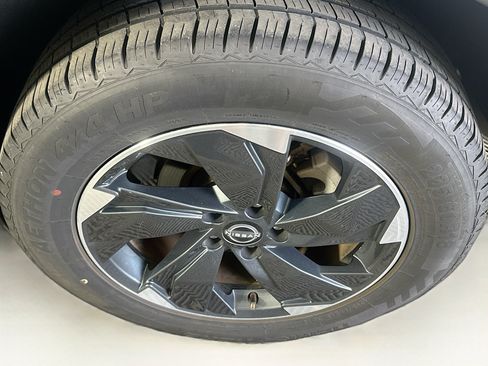 Used 2024 Nissan Rogue SV AWD/4WD image 11