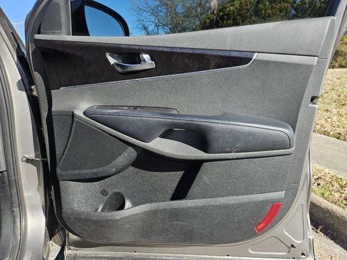 Used 2017 Kia Sorento EX image 16